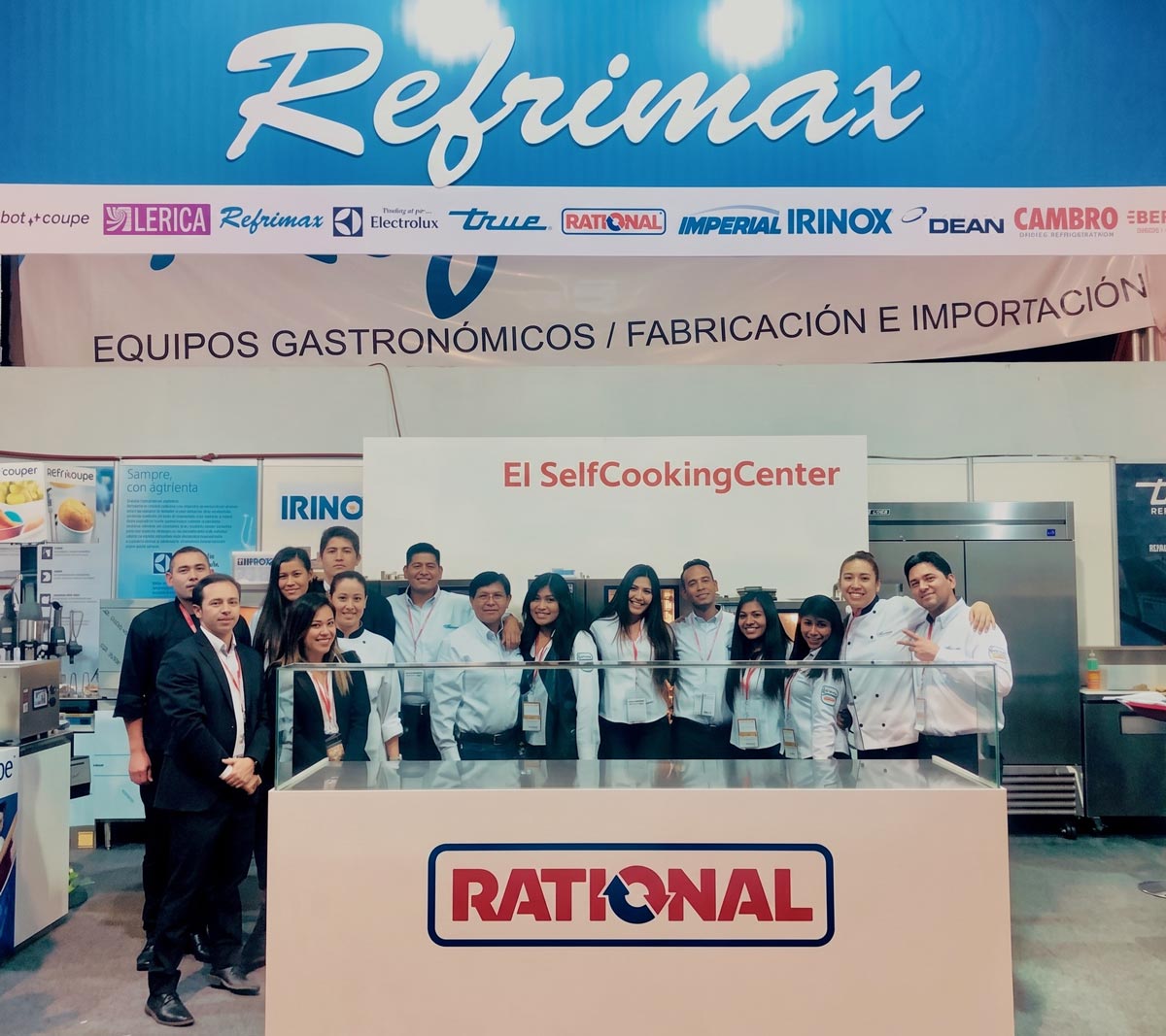 Equipo Refrimax en feria gastronómica